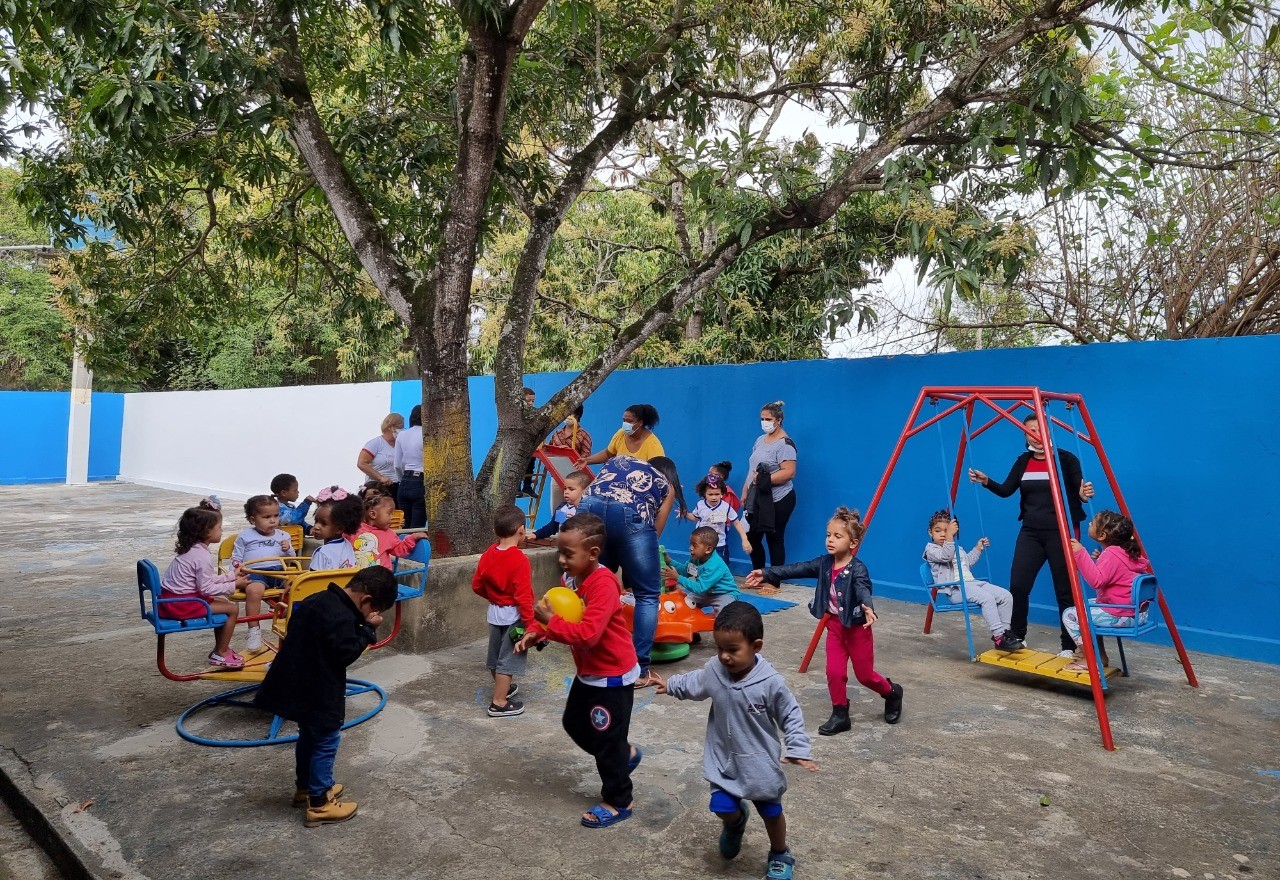 Após ampla reforma, Creche Magda Maria retoma suas atividades presenciais em clima de muita alegria