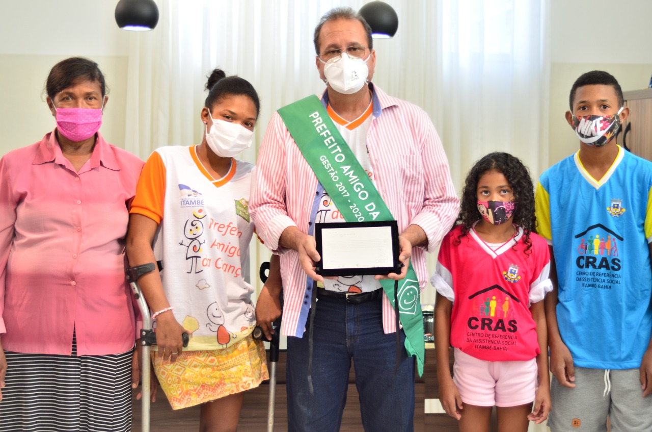 EDUARDO GAMA RECEBE EM SEU GABINETE PRÊMIO PREFEITO AMIGO DA CRIANÇA, RECONHECIMENTO INÉDITO PARA ITAMBÉ