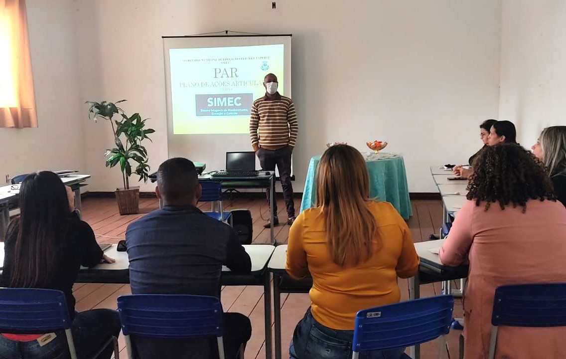 Itambé realiza 1ª Formação da Equipe do Plano de Ações Articuladas (PAR)