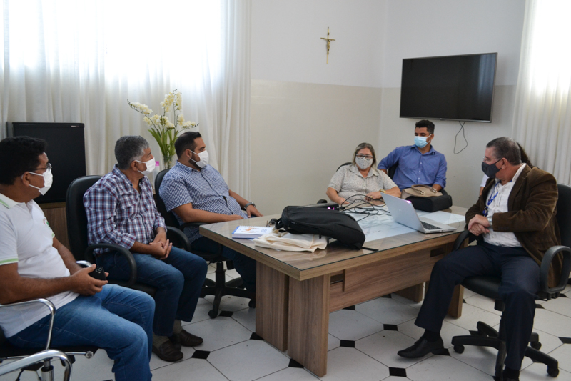 Prefeito Candinho Araújo e representantes do Sebrae discutem parcerias