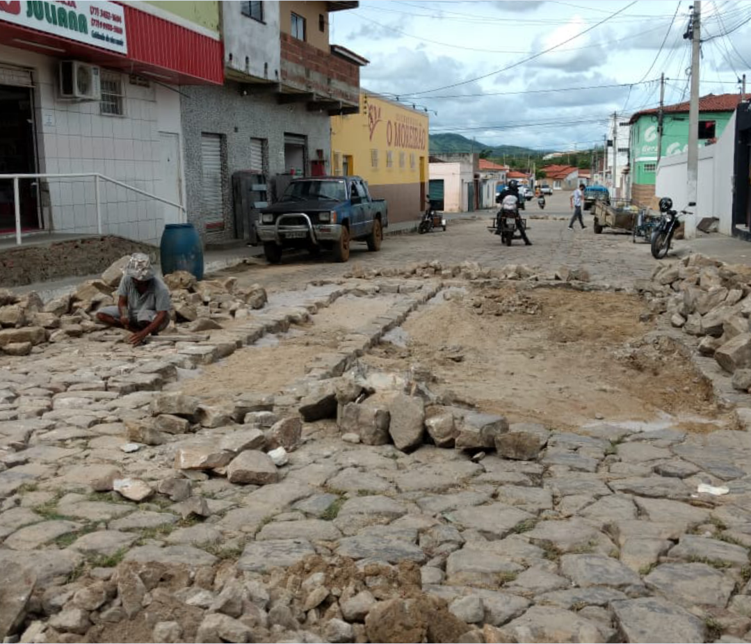 Prefeitura de Itambé realiza recuperação de ruas afetadas pelas chuvas
