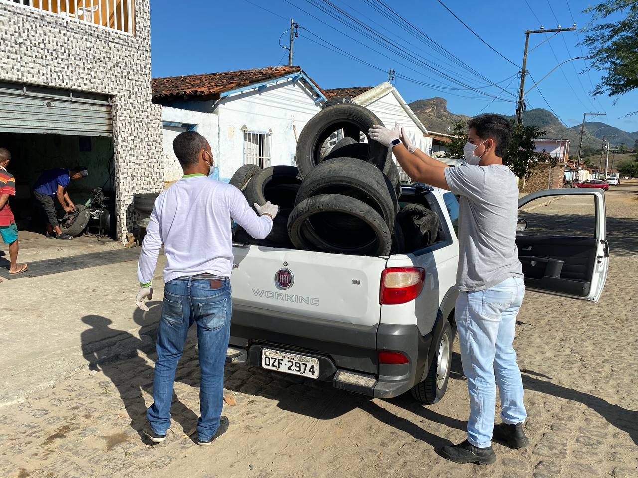 Mutirões de limpeza marcaram o Dia D de Combate ao Aedes aegypti em Itambé