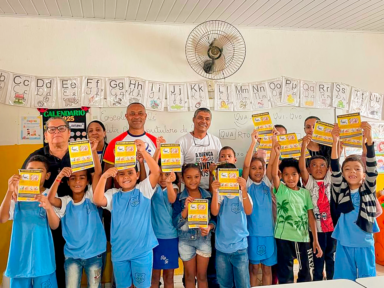 Agentes de Endemias orientam escolas e comunidades sobre riscos com escorpiões