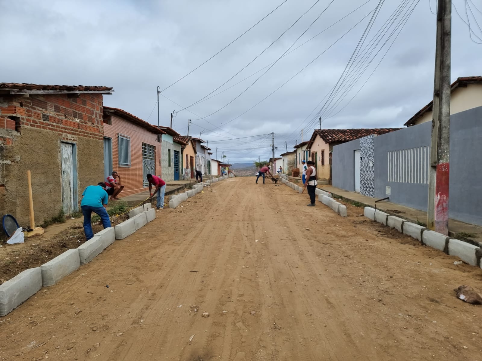 Iniciadas as obras de pavimentação com intertravados no Bairro Felipe Achy