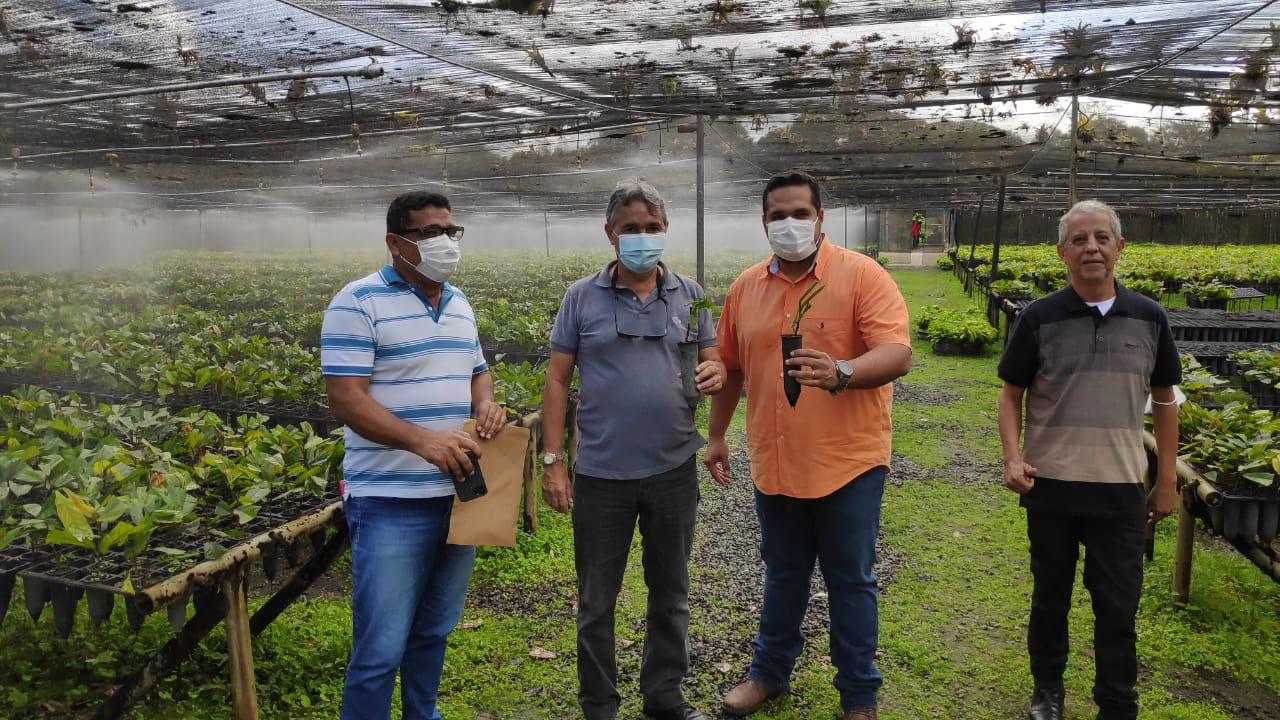 Em visita a Biofábrica, Secretário Municipal de Agricultura consegue mais de 6.500 mudas para Itambé