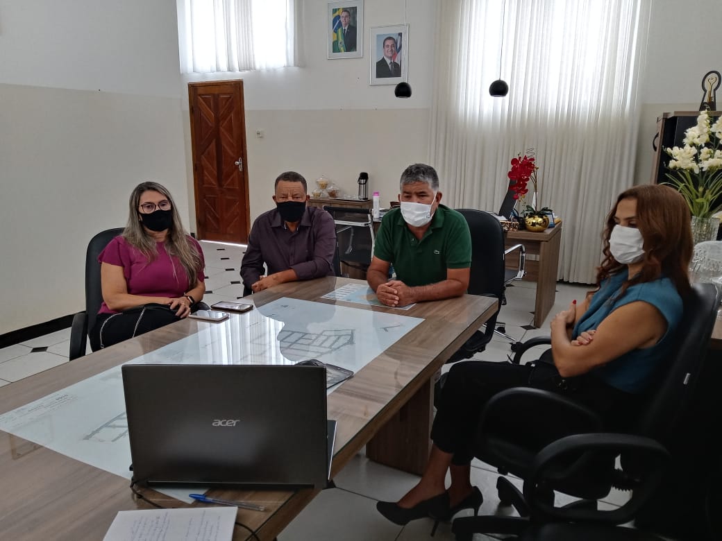 Em reunião, prefeito Candinho discute proposta para implantar usina de resíduos sólidos em Itambé