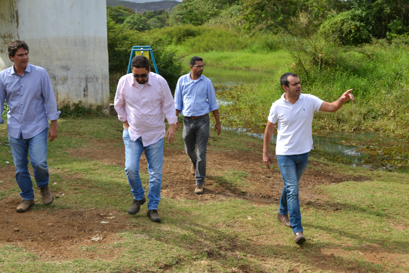 Deputado Tiago Correia faz visita técnica às obras da barragem do Rio Pardo