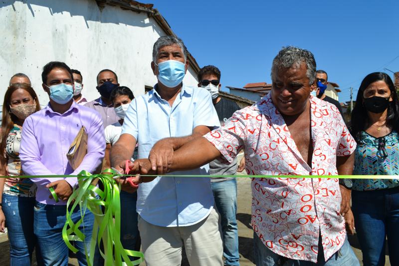 Prefeitura inaugura obra de calçamento das Ruas Josefina Ferraz e Senador Lomanto Júnior