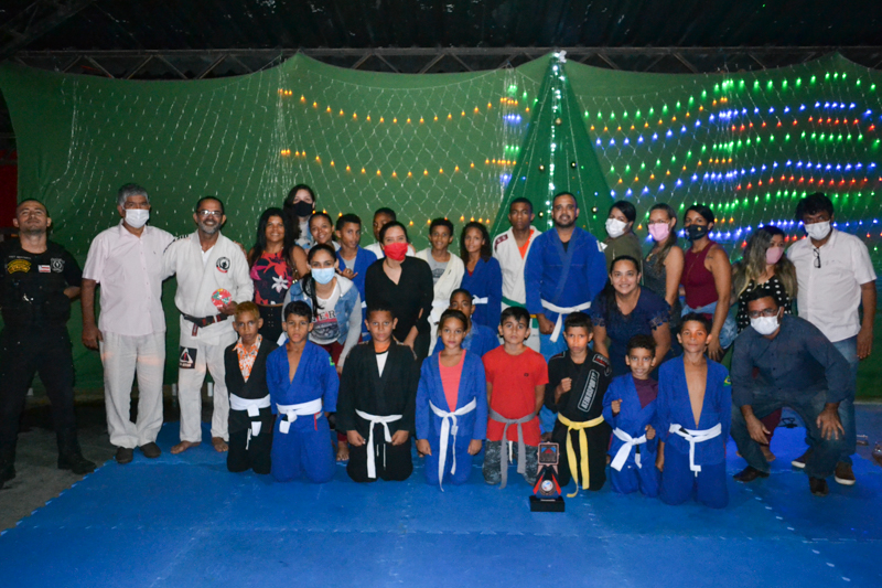 Prefeito Candinho participa do encerramento de 2021 do Projeto de Jiu-jitsu realizado nos CRAS