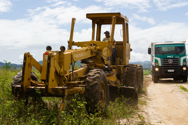 Prefeitura de Itambé inicia limpeza da área onde serão construídas 115 unidades habitacionais