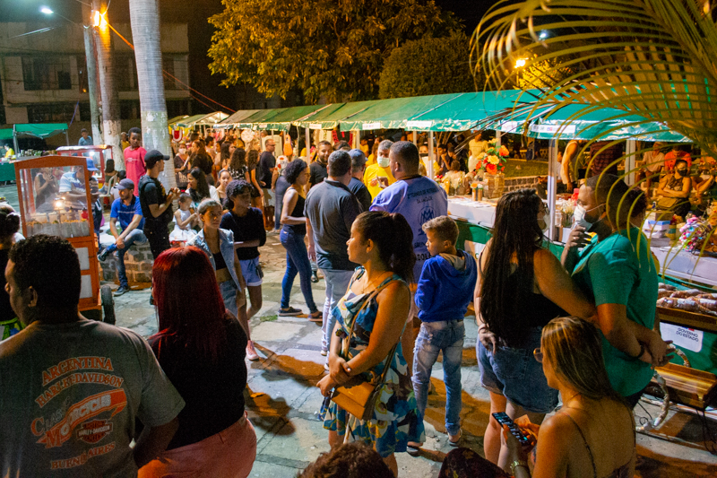 Riqueza e diversidade: Abertura da Feira da Economia Solidária movimenta a praça Osório Ferraz