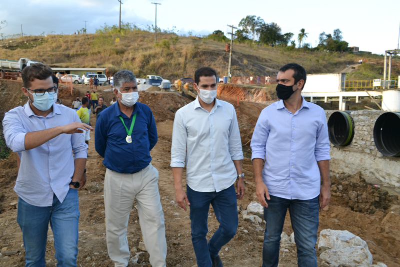 Prefeito Candinho e autoridades visitaram obras em andamento