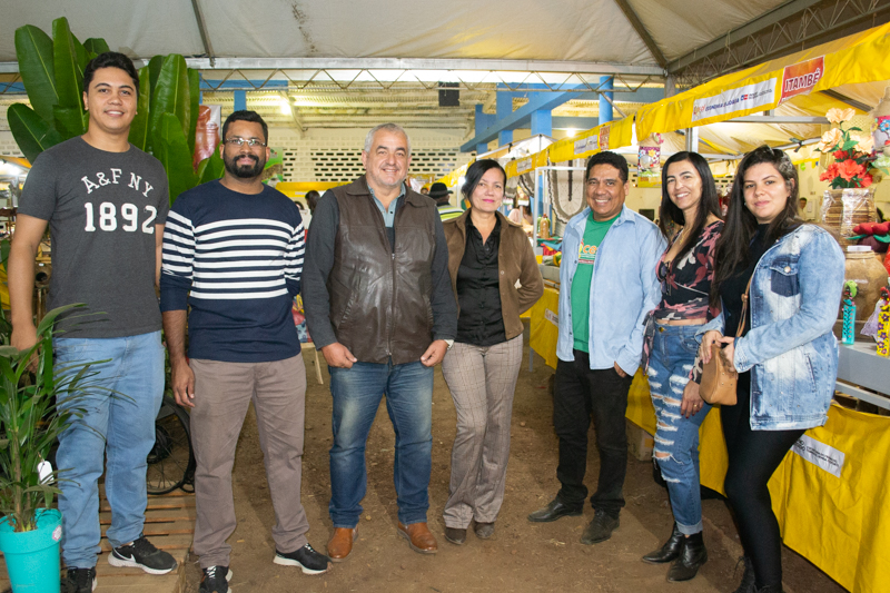 Representantes do Governo Municipal prestigiam artesãos itambeenses na 50ª Exposição de Itapetinga